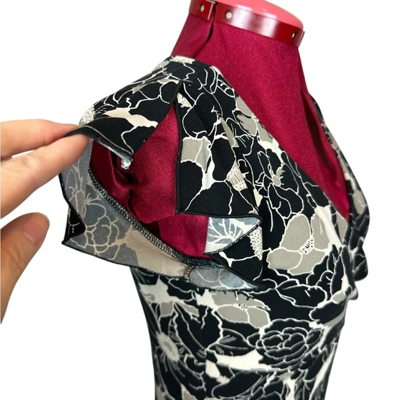 Jacob body hugging black/tan split cap-sleeve top front crossover at the bust - Picture 4 of 6